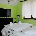 Dom *